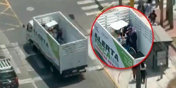 Serenos fueron captados en cámara consumiendo ceviche de carretilla que acababan de incautar