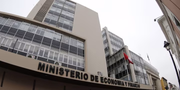Perú ya consumió más de 20 puntos del PBI en ahorros públicos y enfrenta su tercer año seguido rompiendo reglas fiscales