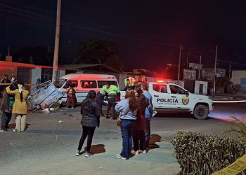 Ica: Trágico accidente entre combi y mototriciclo deja un muerto