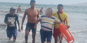 Ica: rescatan a adulto mayor arrastrado por corriente marina en playa Carhuaz