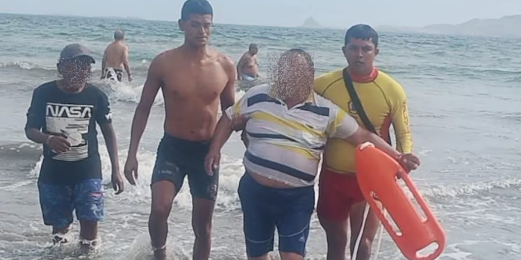 Ica: rescatan a adulto mayor arrastrado por corriente marina en playa Carhuaz