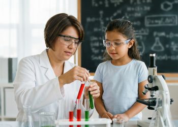 Día Internacional de la Mujer y la Niña en la Ciencia: cómo despertar vocaciones científicas desde la infancia