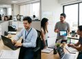¿Emprender o trabajar? El dilema que define a la nueva generación profesional