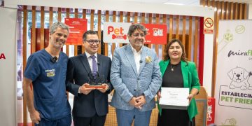 Caja Ica recibe reconocimiento de la Municipalidad de Miraflores por su compromiso con espacios pet friendly