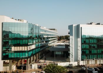 UTP firma convenio con la universidad de Chicago para ofrecer becas a sus estudiantes destacados