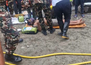 Nueve días bajo tierra: rescatan con vida a dos personas tras las devastadoras inundaciones en Nepal
