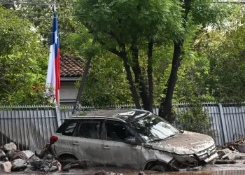 Una tormenta con granizo inunda Santiago de Chile y obliga a declarar alerta roja: miles de hogares quedan sin electricidad