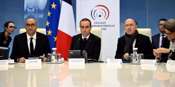 Francia impone toques de queda parciales tras un fin de semana de saqueos masivos y casi 2.400 detenidos