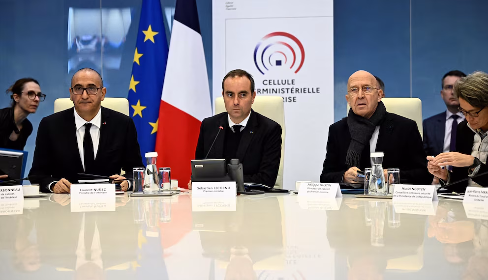 Francia impone toques de queda parciales tras un fin de semana de saqueos masivos y casi 2.400 detenidos