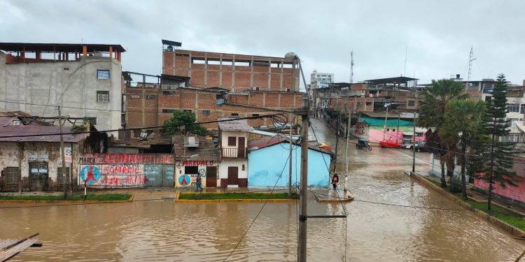 Piura y Tumbes seguirán soportando fuertes lluvias en los próximos días, según Senamhi